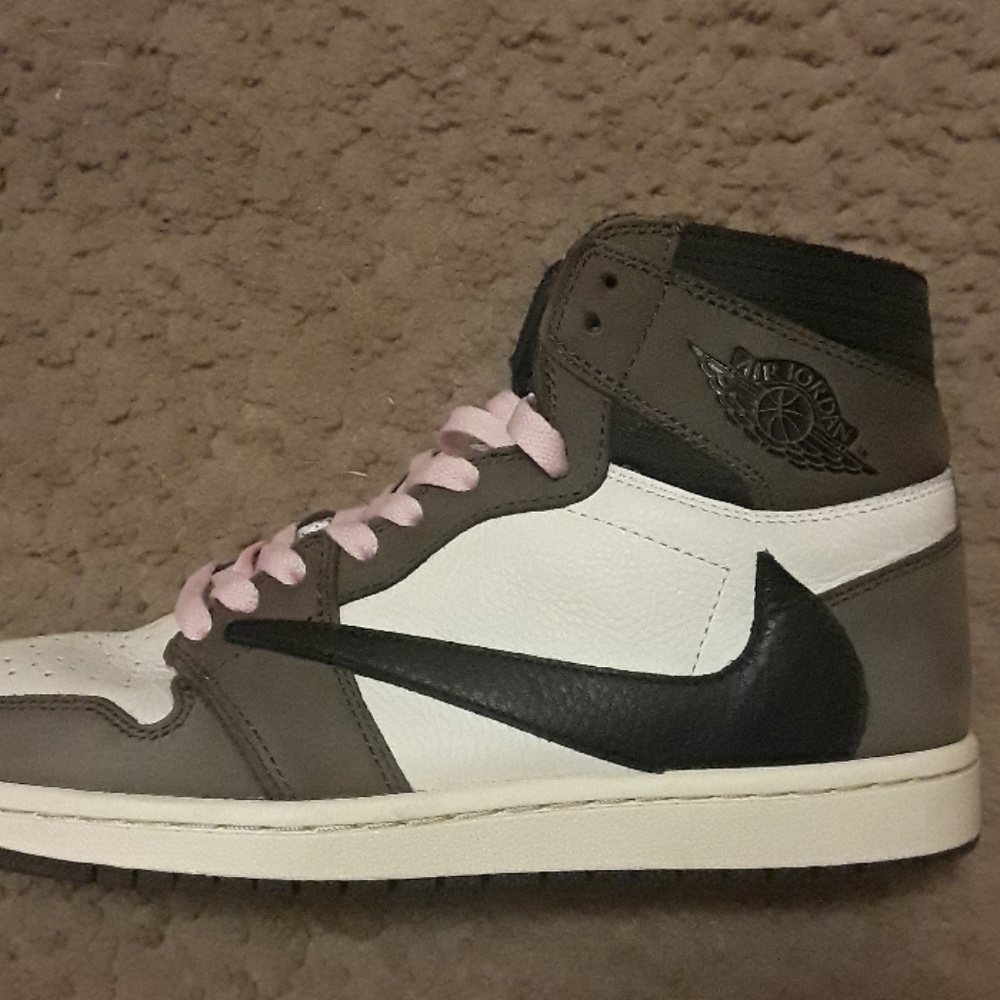 Travis Scott Jordan 1 Retro